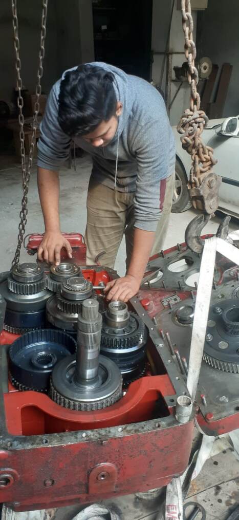 transmission repairing ZF 6WG210